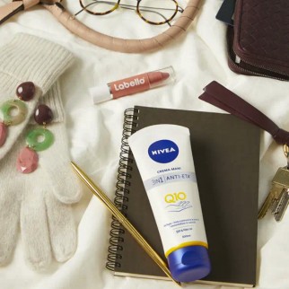 Nivea Crema Mani 3in1 Anti-Età Q10 & Filtri UV Anti-Rughe - Flacone