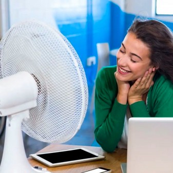 V-Tac VT-4012-3 Ventilatore Oscillante da Tavolo 40W a 3 Pale Colore