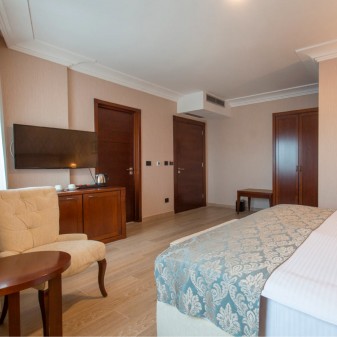 Cif Professional Detergente per Superfici in Legno - Flacone da 2