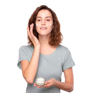 Crema Giorno Rimpolpante Antirughe Olio Lavanda Acido Ialuronico Garnier Bio