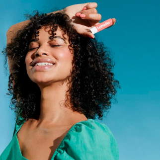 Labello Peach Shine Confezione da 1 pezzo