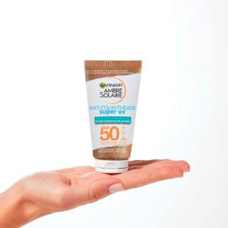 Garnier Ambre Solaire Crema Viso Protettiva Anti-Età Super UV SPF 50