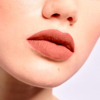 L'Oréal Paris Color Riche Intense Volume Matt Rossetto Le Nude Defiant