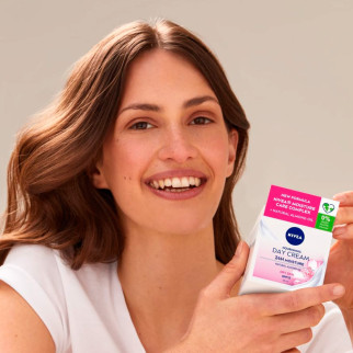 Crema Giorno Nutriente Idratante SPF 15 Pelli Secche e Sensibili Nivea