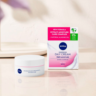 Crema Giorno Nutriente Idratante SPF 15 Pelli Secche e Sensibili Nivea