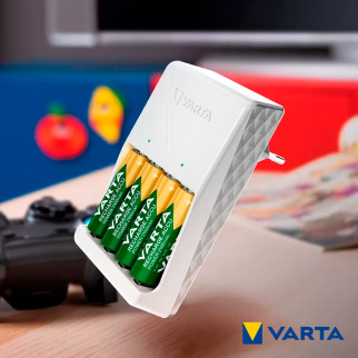 Varta Plug Charger Caricabatterie AA / AAA con 4 Pile AA