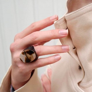 Essie Smalto a Lunga Tenuta dal Risultato Professionale Lucido Colore