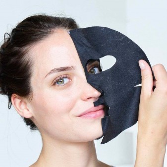 Garnier SkinActive Maschera Nera Pure Charcoal in Tessuto Effetto