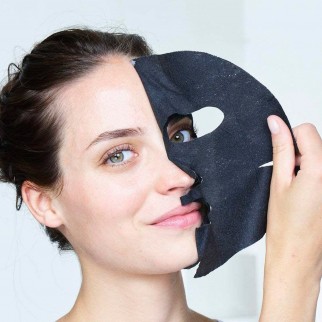 Garnier SkinActive Maschera Nera Pure Charcoal in Tessuto Effetto