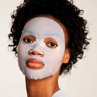 Garnier Skinactive Maschera in Tessuto Nutri Bomb Latte di Mandorla -